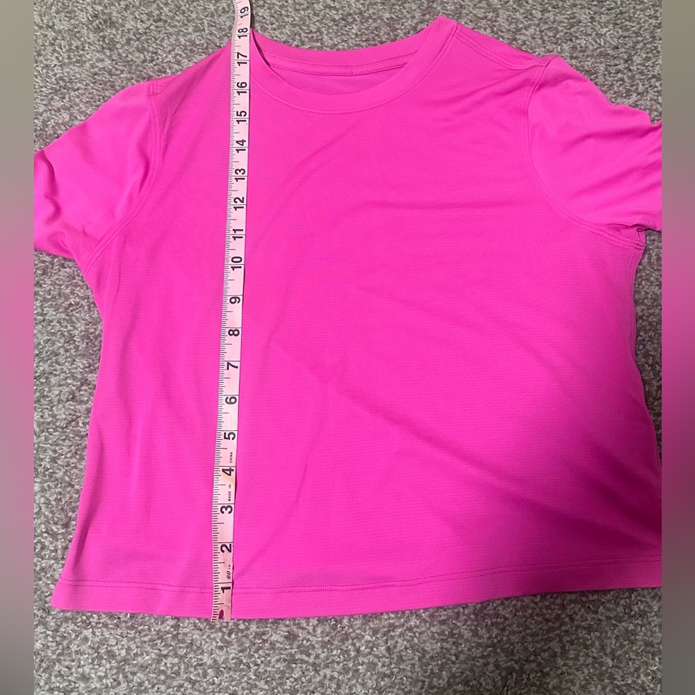 Lululemon - Women’s Sonic Pink Cropped Top - Size 6 - Picture 4 of 4